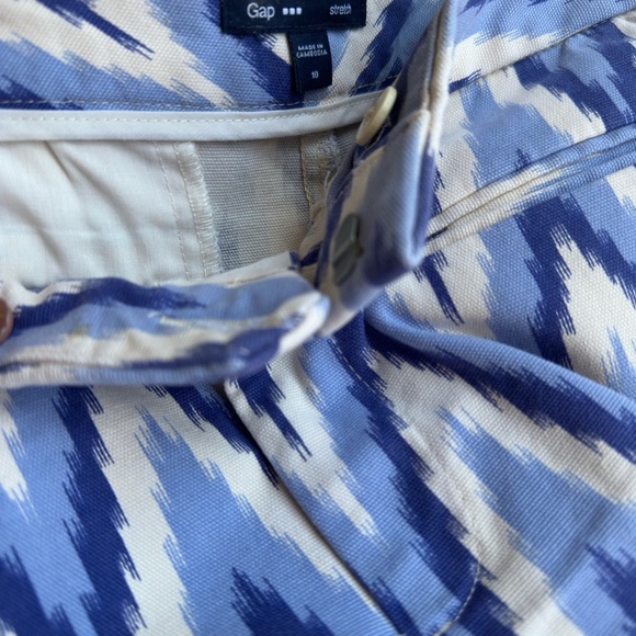 GAP High Waist Blue and White Chevron Shorts - Picture 6 of 6